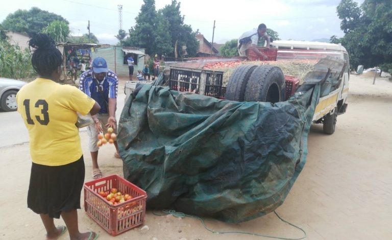 Zimbabwe Reopens Produce Markets After Protests By Drought-Hit Farmers